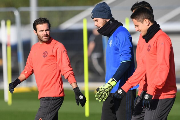 Manchester United's Spanish midfielder Juan Mata (L), Manchester United's Spanish goalkeeper David de Gea (C) and Manchester United's Spanish midfielder Ander Herrera (R) arrive for a training session at their Carrington base in Manchester, northwest England, on October 19, 2016 ahead of their UEFA Europa League group A football match against Fenerbahce on October 20. / AFP / PAUL ELLIS        (Photo credit should read PAUL ELLIS/AFP/Getty Images)