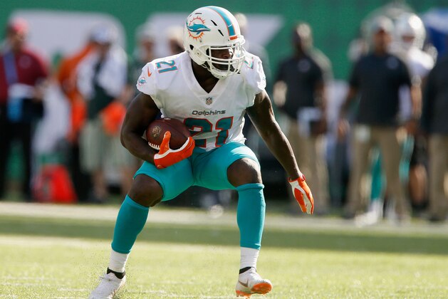 EAST RUTHERFORD, NJ - SEPTEMBER 16:  (NEW YORK DAILIES OUT)    Frank Gore #21 of the Miami Dolphins in action against the New York Jets on September 16, 2018 at MetLife Stadium in East Rutherford, New Jersey. The Dolphins defeated the Jets 20-12.  (Photo by Jim McIsaac/Getty Images)