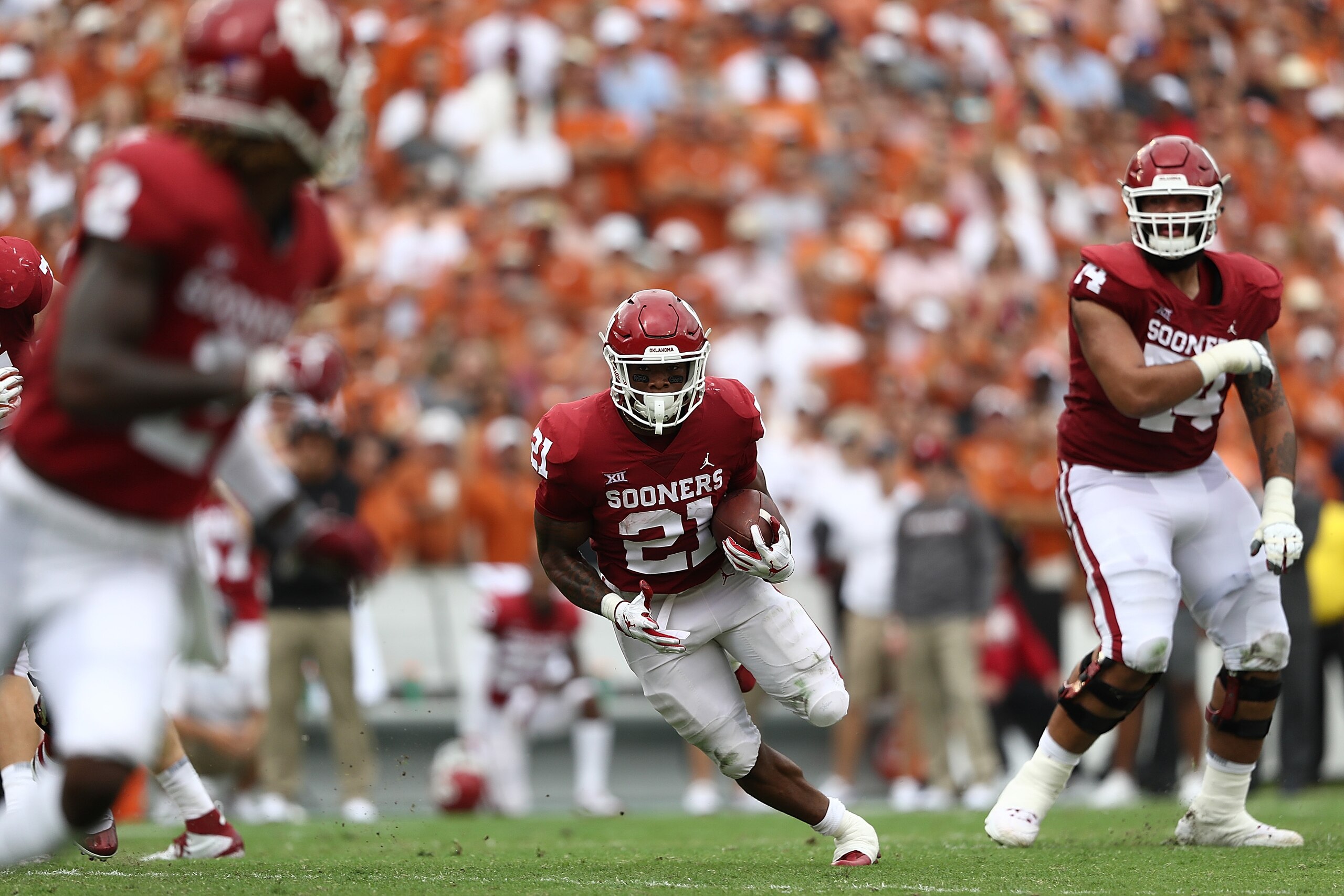 DALLAS, TX - OCTOBER 06:  Marcelias Sutton #21 of the Oklahoma Sooners during the 2018 AT&T Red River Showdown at Cotton Bowl on October 6, 2018 in Dallas, Texas.  (Photo by Ronald Martinez/Getty Images)