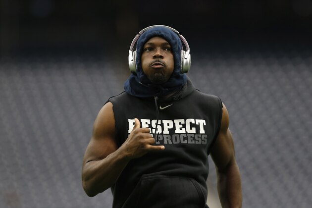 HOUSTON, TX - OCTOBER 14:  LeSean McCoy #25 of the Buffalo Bills warms up before the game against the Houston Texans at NRG Stadium on October 14, 2018 in Houston, Texas.  (Photo by Tim Warner/Getty Images)