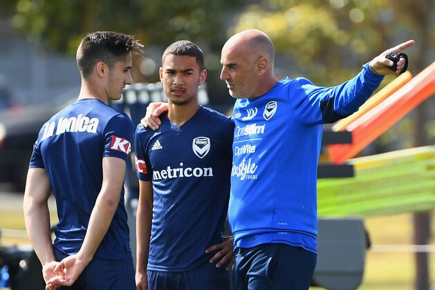 MELBOURNE, AUSTRALIA - OCTOBER 15:  Kevin Muscat the coach of the Victory speaks to Nicholas Sette and Birkan Kirdar during a Melbourne Victory A-League training session at Gosch's Paddock on October 15, 2018 in Melbourne, Australia.  (Photo by Quinn Rooney/Getty Images)