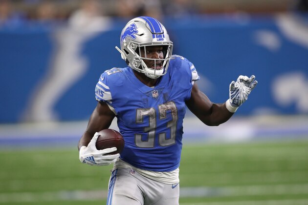 DETROIT, MI - OCTOBER 07: Kerryon Johnson #33 of the Detroit Lions looks for yards after a catch against the Green Bay Packers at Ford Field on October 7, 2018 in Detroit, Michigan. (Photo by Gregory Shamus/Getty Images)