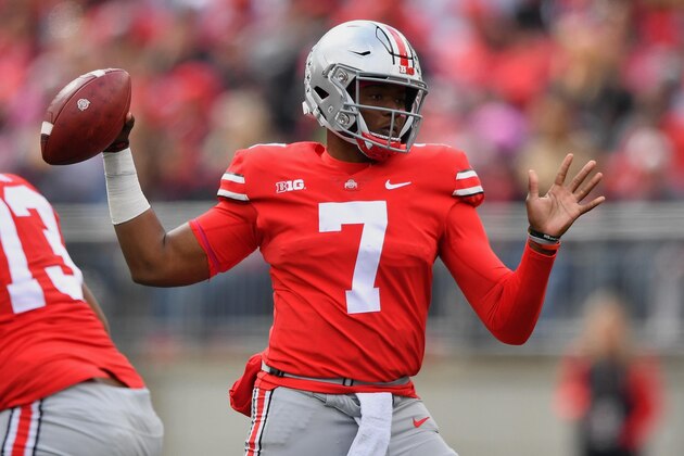 COLUMBUS, OH - OCTOBER 13:  Quarterback Dwayne Haskins #7 of the Ohio State Buckeyes passes against the Minnesota Gophers at Ohio Stadium on October 13, 2018 in Columbus, Ohio. Ohio State defeated Minnesota 30-14.  (Photo by Jamie Sabau/Getty Images)