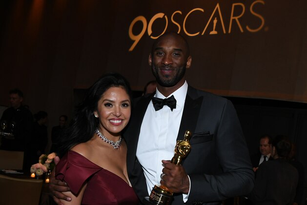 US actor and basketball player Kobe Bryant anf his wife Vanessa Laine Bryant attend the 90th Annual Academy Awards Governors Ball at the Hollywood & Highland Center on March 4, 2018, in Hollywood, California. / AFP PHOTO / ANGELA WEISS        (Photo credit should read ANGELA WEISS/AFP/Getty Images)