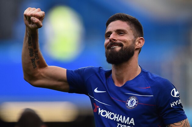 Chelsea's French striker Olivier Giroud applauds the fans following the English Premier League football match between Chelsea and Cardiff City at Stamford Bridge in London on September 15, 2018. (Photo by Glyn KIRK / AFP) / RESTRICTED TO EDITORIAL USE. No use with unauthorized audio, video, data, fixture lists, club/league logos or 'live' services. Online in-match use limited to 120 images. An additional 40 images may be used in extra time. No video emulation. Social media in-match use limited to 120 images. An additional 40 images may be used in extra time. No use in betting publications, games or single club/league/player publications. /         (Photo credit should read GLYN KIRK/AFP/Getty Images)