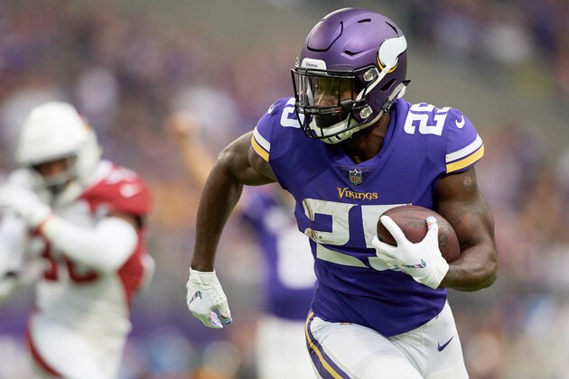 MINNEAPOLIS, MN - OCTOBER 14: Latavius Murray #25 of the Minnesota Vikings carries the ball against the Arizona Cardinals during the game at U.S. Bank Stadium on October 14, 2018 in Minneapolis, Minnesota. (Photo by Hannah Foslien/Getty Images)