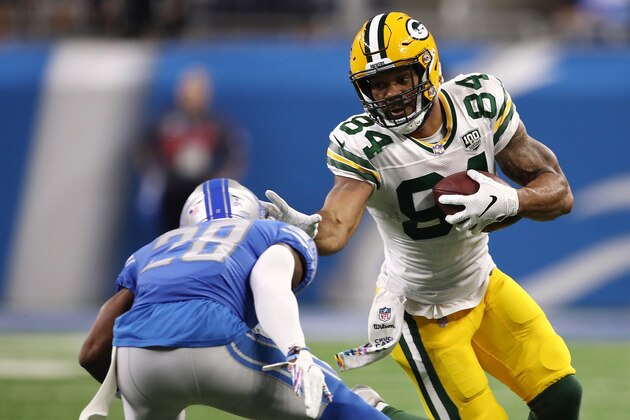DETROIT, MI - OCTOBER 07: Lance Kendricks #84 of the Green Bay Packers looks for yardage against Quandre Diggs #28 of the Detroit Lions during the first half at Ford Field on October 7, 2018 in Detroit, Michigan. (Photo by Gregory Shamus/Getty Images)