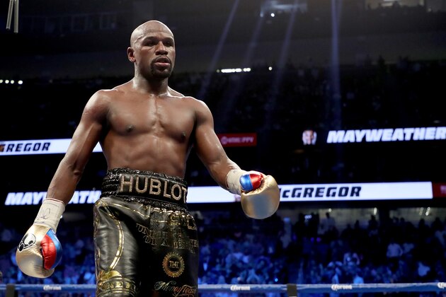 LAS VEGAS, NV - AUGUST 26:  Floyd Mayweather Jr. walks to his corner while taking on Conor McGregor during their super welterweight boxing match on August 26, 2017 at T-Mobile Arena in Las Vegas, Nevada.  (Photo by Christian Petersen/Getty Images)