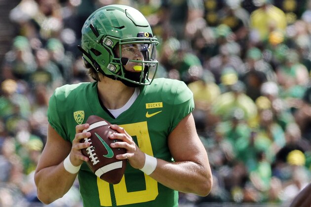 FILE - In this Sept. 8, 2018, file photo, Oregon quarterback Justin Herbert (10) looks for a receiver against Portland State during an NCAA college football game in Eugene, Ore. Saturday's matchup between Washington and Oregon features two of the top quarterbacks on the West Coast, Oregon’s Herbert and Washington’s Jake Browning. (AP Photo/Thomas Boyd, File)