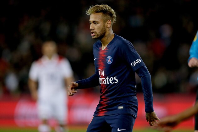 PARIS, FRANCE - OCTOBER 7: Neymar Jr of Paris Saint Germain  during the French League 1  match between Paris Saint Germain v Olympique Lyon at the Parc des Princes on October 7, 2018 in Paris France (Photo by Jeroen Meuwsen/Soccrates/Getty Images)