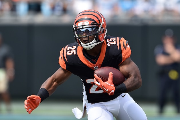 CHARLOTTE, NC - SEPTEMBER 23:  Giovani Bernard #25 of the Cincinnati Bengals runs against the Carolina Panthers during their game at Bank of America Stadium on September 23, 2018 in Charlotte, North Carolina.  (Photo by Grant Halverson/Getty Images)