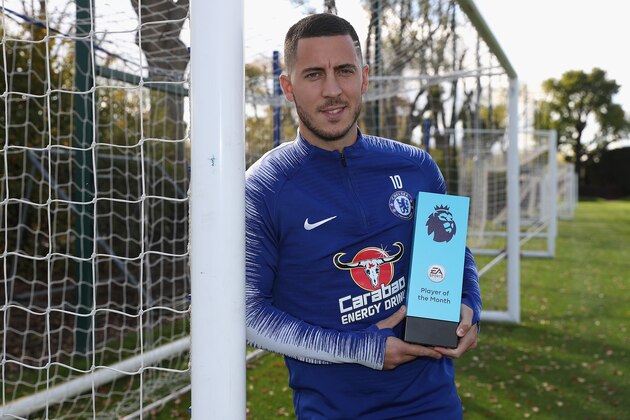 COBHAM, ENGLAND - OCTOBER 18:  Eden Hazard of Chelsea poses with his EA Sports Player of the Month Award for September 2018 at Chelsea Training Ground on October 18, 2018 in Cobham, England.  (Photo by Christopher Lee/Getty Images)