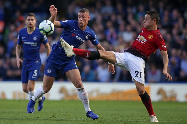 Chelsea's English midfielder Ross Barkley vies with Manchester United's Spanish midfielder Ander Herrera (R) during the English Premier League football match between Chelsea and Manchester United at Stamford Bridge in London on October 20, 2018. (Photo by Daniel LEAL-OLIVAS / AFP) / RESTRICTED TO EDITORIAL USE. No use with unauthorized audio, video, data, fixture lists, club/league logos or 'live' services. Online in-match use limited to 120 images. An additional 40 images may be used in extra time. No video emulation. Social media in-match use limited to 120 images. An additional 40 images may be used in extra time. No use in betting publications, games or single club/league/player publications. /         (Photo credit should read DANIEL LEAL-OLIVAS/AFP/Getty Images)