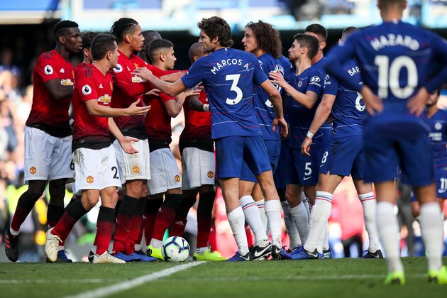 LONDON, ENGLAND - OCTOBER 20: Players of Chelsea and Manchester United have a disagreement during the Premier League match between Chelsea FC and Manchester United at Stamford Bridge on October 20, 2018 in London, United Kingdom. (Photo by Matthew Ashton - AMA/Getty Images)