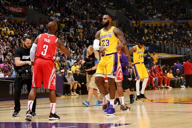 LOS ANGELES, CA - OCTOBER 20:  Chris Paul #3 of the Houston Rockets and LeBron James #23 of the Los Angeles Lakers exchange a handshake prior to the game on October 20, 2018 at STAPLES Center in Los Angeles, California. NOTE TO USER: User expressly acknowledges and agrees that, by downloading and/or using this Photograph, user is consenting to the terms and conditions of the Getty Images License Agreement. Mandatory Copyright Notice: Copyright 2018 NBAE (Photo by Andrew D. Bernstein/NBAE via Getty Images)