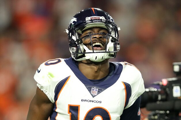 GLENDALE, AZ - OCTOBER 18:  Wide receiver Emmanuel Sanders #10 of the Denver Broncos reacts after scoring a 64-yard touchdown during the second quarter against the Arizona Cardinals at State Farm Stadium on October 18, 2018 in Glendale, Arizona.  (Photo by Christian Petersen/Getty Images)