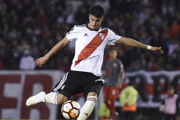 BUENOS AIRES, ARGENTINA - OCTOBER 02: Exequiel Palacios of River Plate drives the ball during a quarter final second leg match of Copa CONMEBOL Libertadores 2018 between River Plate and Independiente at Estadio Monumental Antonio Vespucio Liberti on October 2, 2018 in Buenos Aires, Argentina. (Photo by Marcelo Endelli/Getty Images)