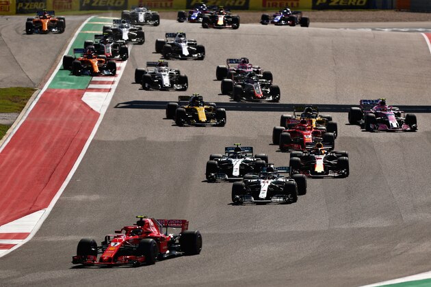 AUSTIN, TX - OCTOBER 21: Kimi Raikkonen of Finland driving the (7) Scuderia Ferrari SF71H leads Lewis Hamilton of Great Britain driving the (44) Mercedes AMG Petronas F1 Team Mercedes WO9 and the rest of the field into turn two at the start during the United States Formula One Grand Prix at Circuit of The Americas on October 21, 2018 in Austin, United States.  (Photo by Dan Istitene/Getty Images)