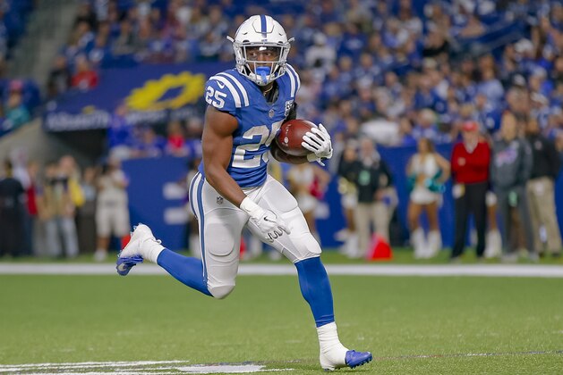 INDIANAPOLIS, IN - OCTOBER 21: Marlon Mack #25 of the Indianapolis Colts runs the ball during the game against the Buffalo Bills at Lucas Oil Stadium on October 21, 2018 in Indianapolis, Indiana. (Photo by Michael Hickey/Getty Images)