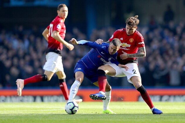 LONDON, ENGLAND - OCTOBER 20:  Eden Hazard of Chelsea is challenged by Victor Lindelof of Manchester United during the Premier League match between Chelsea FC and Manchester United at Stamford Bridge on October 20, 2018 in London, United Kingdom.  (Photo by Clive Rose/Getty Images)
