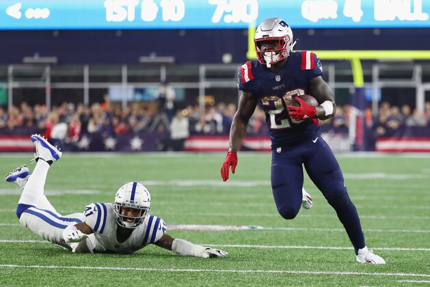 FOXBOROUGH, MA - OCTOBER 04:  Sony Michel #26 of the New England Patriots rushes for a 34-yard touchdown during the fourth quarter against the Indianapolis Colts at Gillette Stadium on October 4, 2018 in Foxborough, Massachusetts.  (Photo by Adam Glanzman/Getty Images)