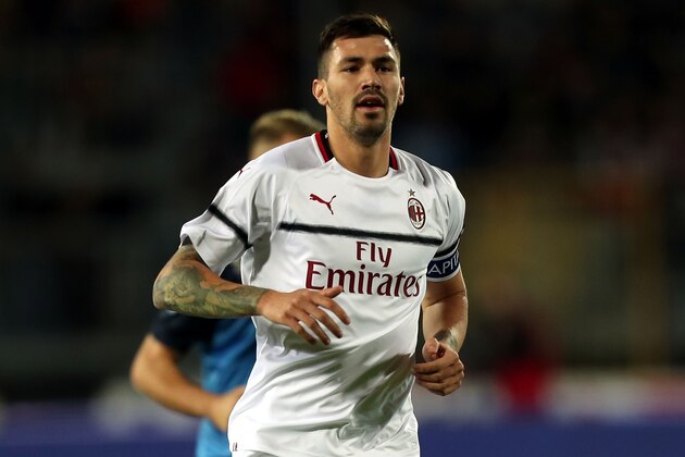 EMPOLI, ITALY - SEPTEMBER 27: Alessio Romagnoli of AC Milan in action during the serie A match between Empoli and AC Milan at Stadio Carlo Castellani on September 27, 2018 in Empoli, Italy.  (Photo by Gabriele Maltinti/Getty Images)