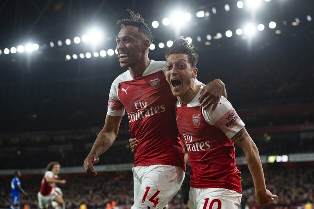 LONDON, ENGLAND - OCTOBER 22: Pierre-Emerick Aubamayang of Arsenal celebrates with Mesut Ozil after scoring Arsenal's third goal during the Premier League match between Arsenal FC and Leicester City at the Emirates Stadium on October 22, 2018 in London, United Kingdom. (Photo by Visionhaus/Getty Images)