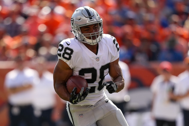 DENVER, CO - SEPTEMBER 16:  Running back Doug Martin #28 of the Oakland Raiders carries the ball against the Denver Broncos in the second quarter of a game at Broncos Stadium at Mile High on September 16, 2018 in Denver, Colorado. (Photo by Matthew Stockman/Getty Images)