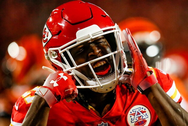 KANSAS CITY, MO - OCTOBER 21: Kareem Hunt #27 of the Kansas City Chiefs reacts after a run during the first quarter of the game against the Cincinnati Bengals at Arrowhead Stadium on October 21, 2018 in Kansas City, Kansas. (Photo by David Eulitt/Getty Images)