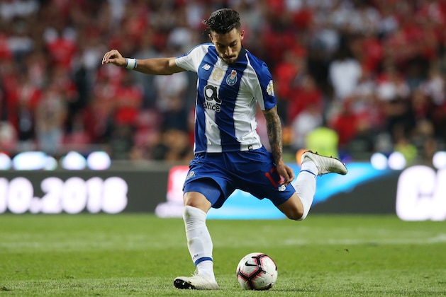 LISBON, PORTUGAL - OCTOBER 7:  Alex Telles of FC Porto in action during the Liga NOS match between SL Benfica and FC Porto at Estadio da Luz on October 7, 2018 in Lisbon, Portugal.  (Photo by Gualter Fatia/Getty Images)