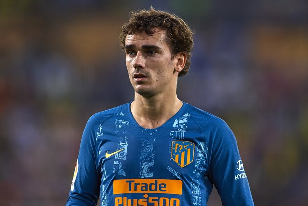 VILLAREAL, SPAIN - OCTOBER 20:  Antoine Griezmann of Atletico de Madrid looks on during the La Liga match between Villarreal CF and Club Atletico de Madrid at Estadio de la Ceramica on October 20, 2018 in Villareal, Spain.  (Photo by Quality Sport Images/Getty Images)