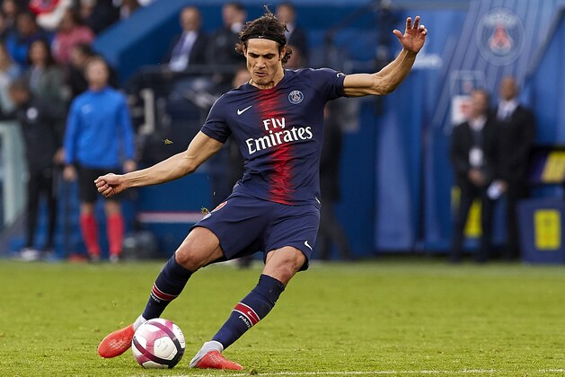 PARIS, FRANCE - OCTOBER 20:  Edinson Cavani of Paris Saint Germain in action during the French Ligue 1 match between Paris Saint Germain and Amiens SC at Parc des Princes on October 20, 2018 in Paris, France.  (Photo by Quality Sport Images/Getty Images)