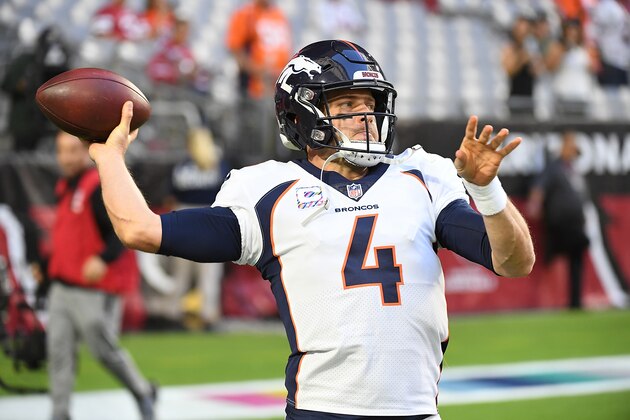 GLENDALE, AZ - OCTOBER 18:  Case Keenum #4 of the Denver Broncos prepares for a game against the Arizona Cardinals at State Farm Stadium on October 18, 2018 in Glendale, Arizona.  (Photo by Norm Hall/Getty Images)