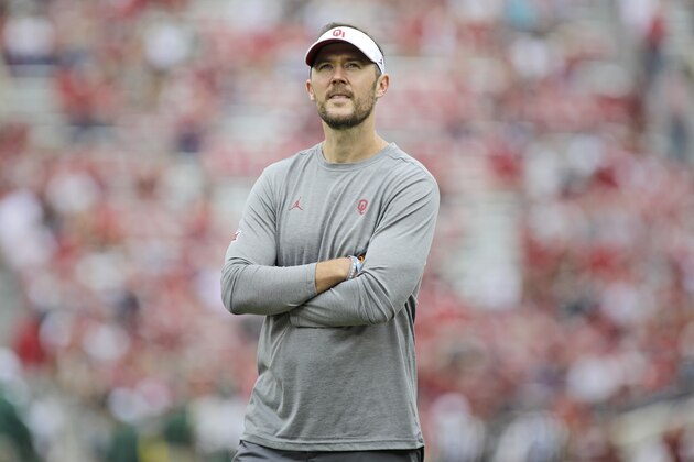 NORMAN, OK - SEPTEMBER 29: Head Coach Lincoln Riley of the Oklahoma Sooners watches warm ups before the game against the Baylor Bears at Gaylord Family Oklahoma Memorial Stadium on September 29, 2018 in Norman, Oklahoma. Oklahoma defeated Baylor 66-33. (Photo by Brett Deering/Getty Images)