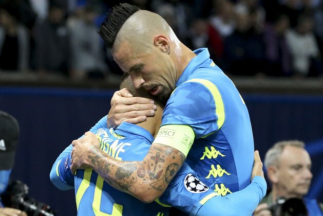PARIS, FRANCE - OCTOBER 24: Lorenzo Insigne of Napoli celebrates his goal with Marek Hamsik during the Group C match of the UEFA Champions League between Paris Saint-Germain (PSG) and SSC Napoli at Parc des Princes stadium on October 24, 2018 in Paris, France. (Photo by Jean Catuffe/Getty Images)