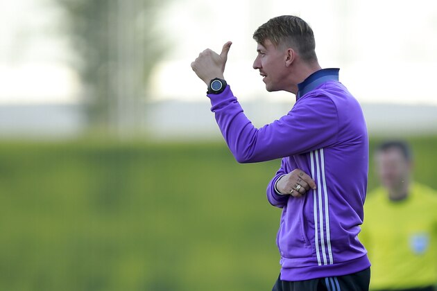 MADRID, SPAIN - MARCH 08: Head coach Jose Maria Gutierrez alias Guti of Real Madrid CF thumbs up during the UEFA Youth League Quarter Final match between Real Madrid CF and AFC Ajax at Estadio Alfredo Di Stefano on March 8, 2017 in Madrid, Spain.  (Photo by Gonzalo Arroyo Moreno/Getty Images)