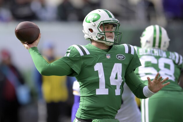 New York Jets quarterback Sam Darnold (14) throws a pass during the first half of an NFL football game against the Minnesota Vikings Sunday, Oct. 21, 2018, in East Rutherford, N.J. (AP Photo/Bill Kostroun)