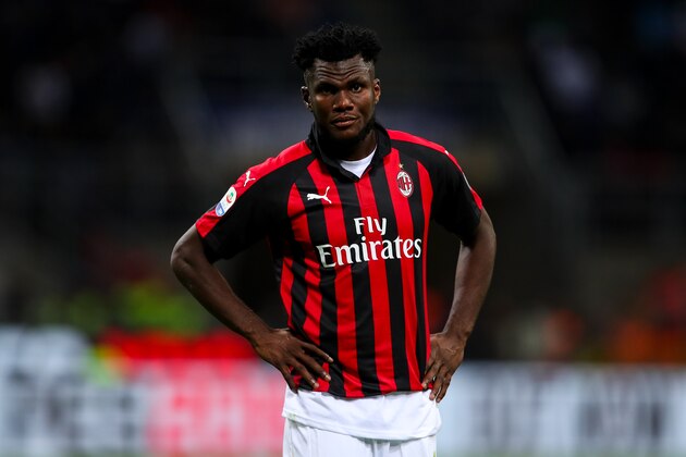 MILAN, ITALY - OCTOBER 21: A dejected Franck Kessie of AC Milan during the Serie A match between FC Internazionale and AC Milan at Stadio Giuseppe Meazza on October 21, 2018 in Milan, Italy. (Photo by Robbie Jay Barratt - AMA/Getty Images)