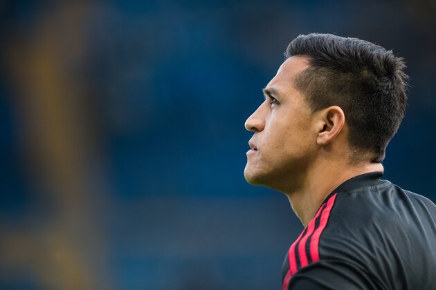 LONDON, ENGLAND - OCTOBER 20: Alexis Sánchez of Manchester United looks on prior to the Premier League match between Chelsea FC and Manchester United at Stamford Bridge on October 20, 2018 in London, United Kingdom. (Photo by Sebastian Frej/MB Media/Getty Images)