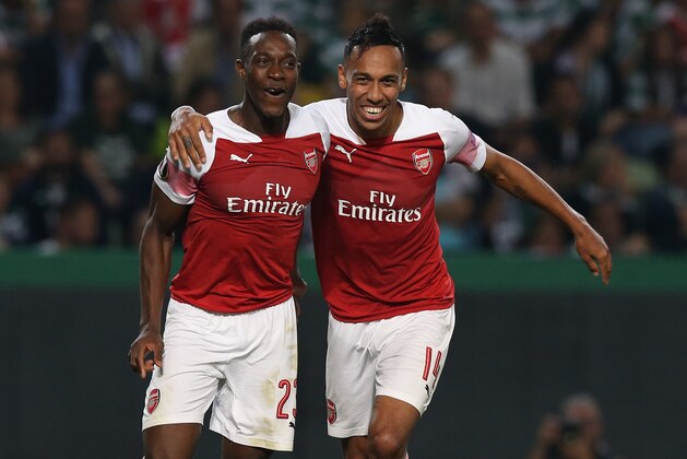 LISBON, PORTUGAL - OCTOBER 25: Danny Welbeck of Arsenal celebrates with teammate Pierre-Emerick Aubameyang of Arsenal after scoring a goal during the UEFA Europa League - Group E match between Sporting CP and Arsenal at Estadio Jose Alvalade on October 25, 2018 in Lisbon, Portugal.  (Photo by Gualter Fatia/Getty Images)
