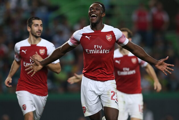 LISBON, PORTUGAL - OCTOBER 25: Danny Welbeck of Arsenal celebrates after scoring a goal during the UEFA Europa League - Group E match between Sporting CP and Arsenal at Estadio Jose Alvalade on October 25, 2018 in Lisbon, Portugal.  (Photo by Gualter Fatia/Getty Images)