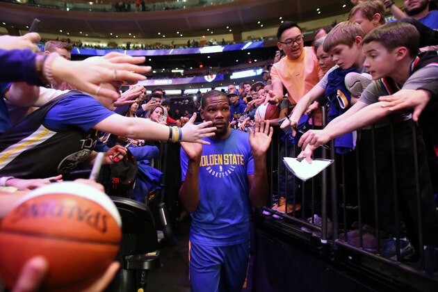 NEW YORK, NY - FEBRUARY 26:  Kevin Durant #35 of the Golden State Warriors high fives fans prior to the game against the New York Knicks on February 26, 2018 at Madison Square Garden in New York City, New York.  NOTE TO USER: User expressly acknowledges and agrees that, by downloading and or using this photograph, User is consenting to the terms and conditions of the Getty Images License Agreement. Mandatory Copyright Notice: Copyright 2018 NBAE  (Photo by Nathaniel S. Butler/NBAE via Getty Images)