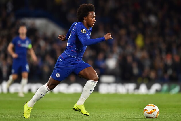 Chelsea's Brazilian midfielder Willian controls the ball during the UEFA Europa League Group L football match between Chelsea and Bate Borisov at Stamford Bridge in London on October 25, 2018. (Photo by Glyn KIRK / AFP)        (Photo credit should read GLYN KIRK/AFP/Getty Images)