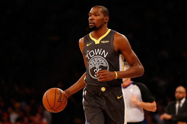 NEW YORK, NY - OCTOBER 26:  Kevin Durant #35 of the Golden State Warriors dribble the ball agianst New York Knicks at Madison Square Garden on October 26, 2018 in New York City. NOTE TO USER: User expressly acknowledges and agrees that, by downloading and or using this photograph, User is consenting to the terms and conditions of the Getty Images License Agreement.  (Photo by Mike Stobe/Getty Images)
