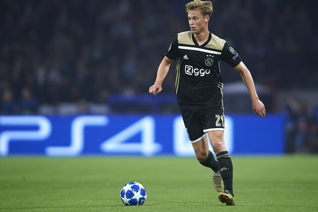 AMSTERDAM, NETHERLANDS - OCTOBER 23:  Frenkie de Jong of Ajax in action during the Group E match of the UEFA Champions League between Ajax and SL Benfica at Johan Cruyff Arena on October 23, 2018 in Amsterdam, Netherlands.  (Photo by Quality Sport Images/Getty Images)
