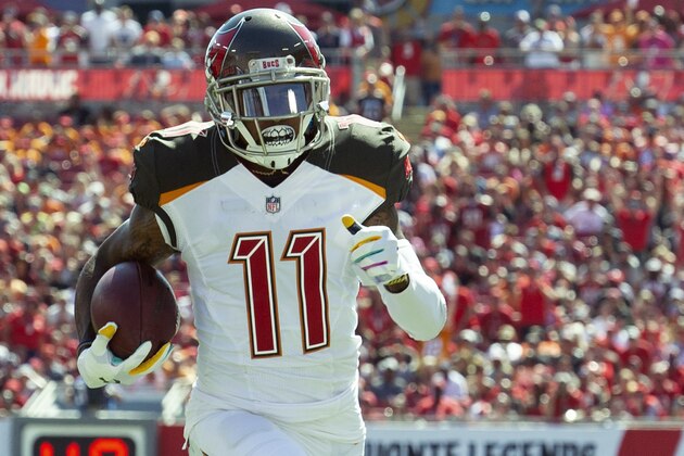 TAMPA, FL - OCTOBER 21: DeSean Jackson #11 of the Tampa Bay Buccaneers runs the ball in the second quarter against the Cleveland Browns at Raymond James Stadium on October 21, 2018 in Tampa, Florida. (Photo by Jim Luzzi/Getty Images)