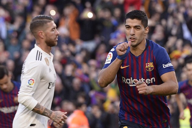 Barcelona's Uruguayan forward Luis Suarez celebrates scoring his team's second goal during the Spanish league football match between FC Barcelona and Real Madrid CF at the Camp Nou stadium in Barcelona on October 28, 2018. (Photo by Josep LAGO / AFP)        (Photo credit should read JOSEP LAGO/AFP/Getty Images)