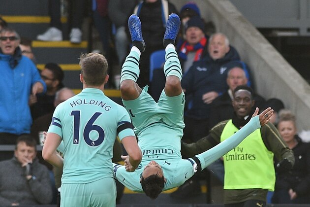 Arsenal's Gabonese striker Pierre-Emerick Aubameyang (C) celebrates scoring their second goal during the English Premier League football match between Crystal Palace and Arsenal at Selhurst Park in south London on October 28, 2018. (Photo by Glyn KIRK / AFP) / RESTRICTED TO EDITORIAL USE. No use with unauthorized audio, video, data, fixture lists, club/league logos or 'live' services. Online in-match use limited to 120 images. An additional 40 images may be used in extra time. No video emulation. Social media in-match use limited to 120 images. An additional 40 images may be used in extra time. No use in betting publications, games or single club/league/player publications. /         (Photo credit should read GLYN KIRK/AFP/Getty Images)