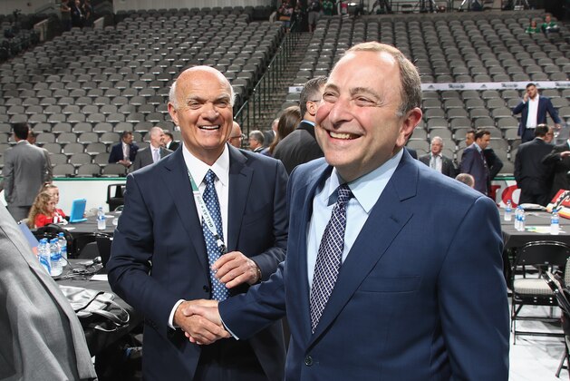 DALLAS, TX - JUNE 22: (l-r) Lou Lamoriello of the New York Islanders and NHL commissioner Gary Bettman chat prior to the first round of the 2018 NHL Draft at American Airlines Center on June 22, 2018 in Dallas, Texas.  (Photo by Bruce Bennett/Getty Images)