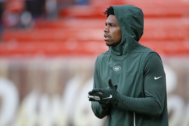 New York Jets wide receiver Terrelle Pryor watches during warm-ups before an NFL football game between the Cleveland Browns and the New York Jets, Thursday, Sept. 20, 2018, in Cleveland. (AP Photo/Ron Schwane)